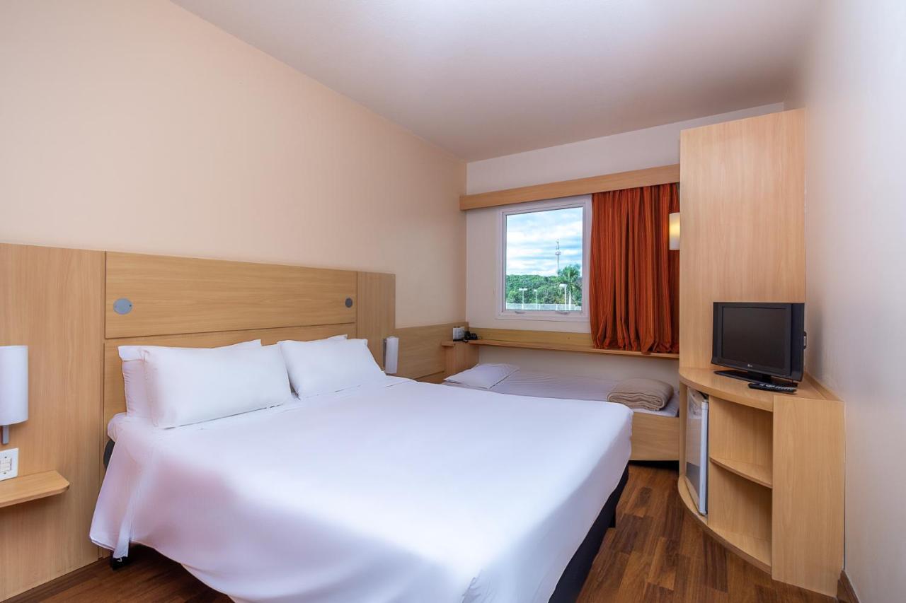 Quarto Duplo Standard com Cama Auxiliar para Crianças